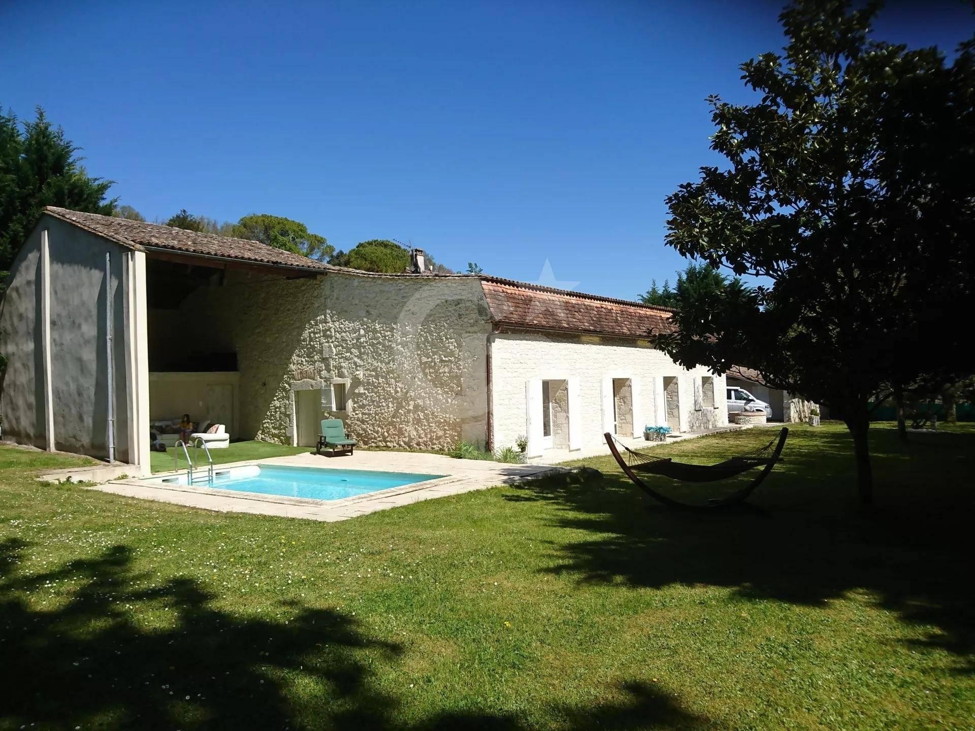 Maison de campagne en pierre 4 chambres à vendre ENTRE BORDEAUX ET BERGERAC