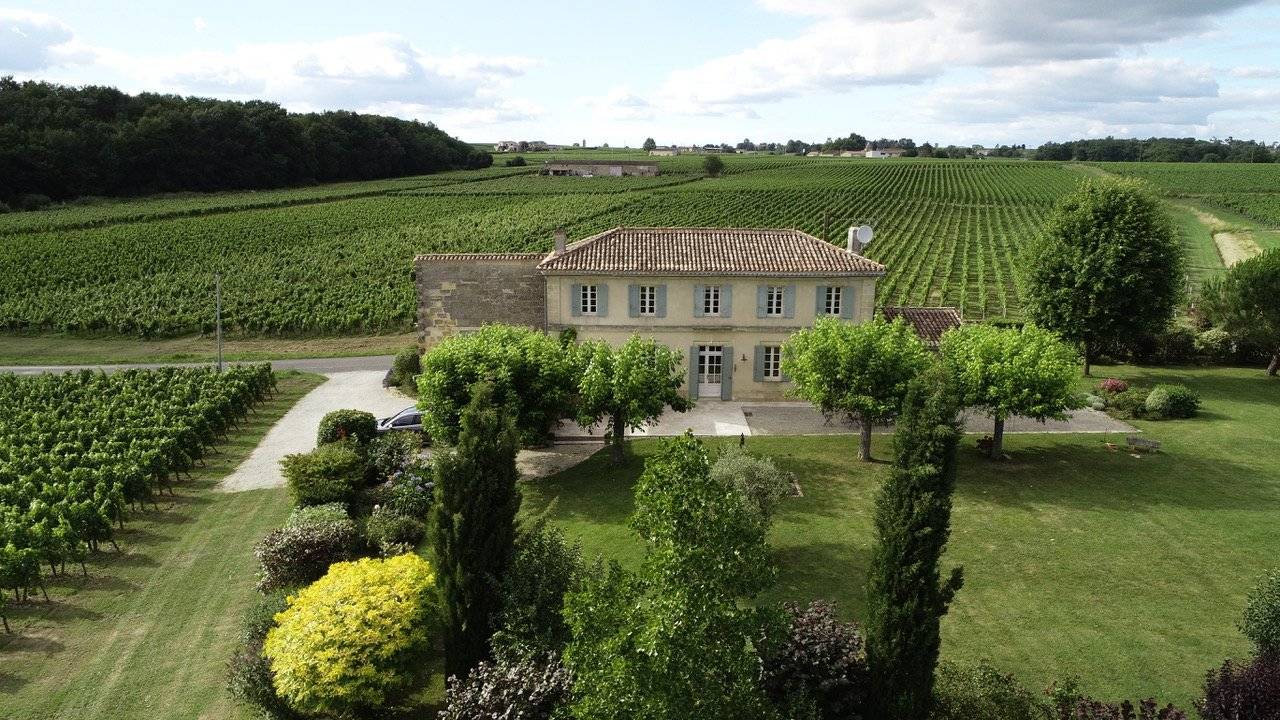 Belle demeure à vendre dans la campagne bordelaise PROCHE SAINT EMILION