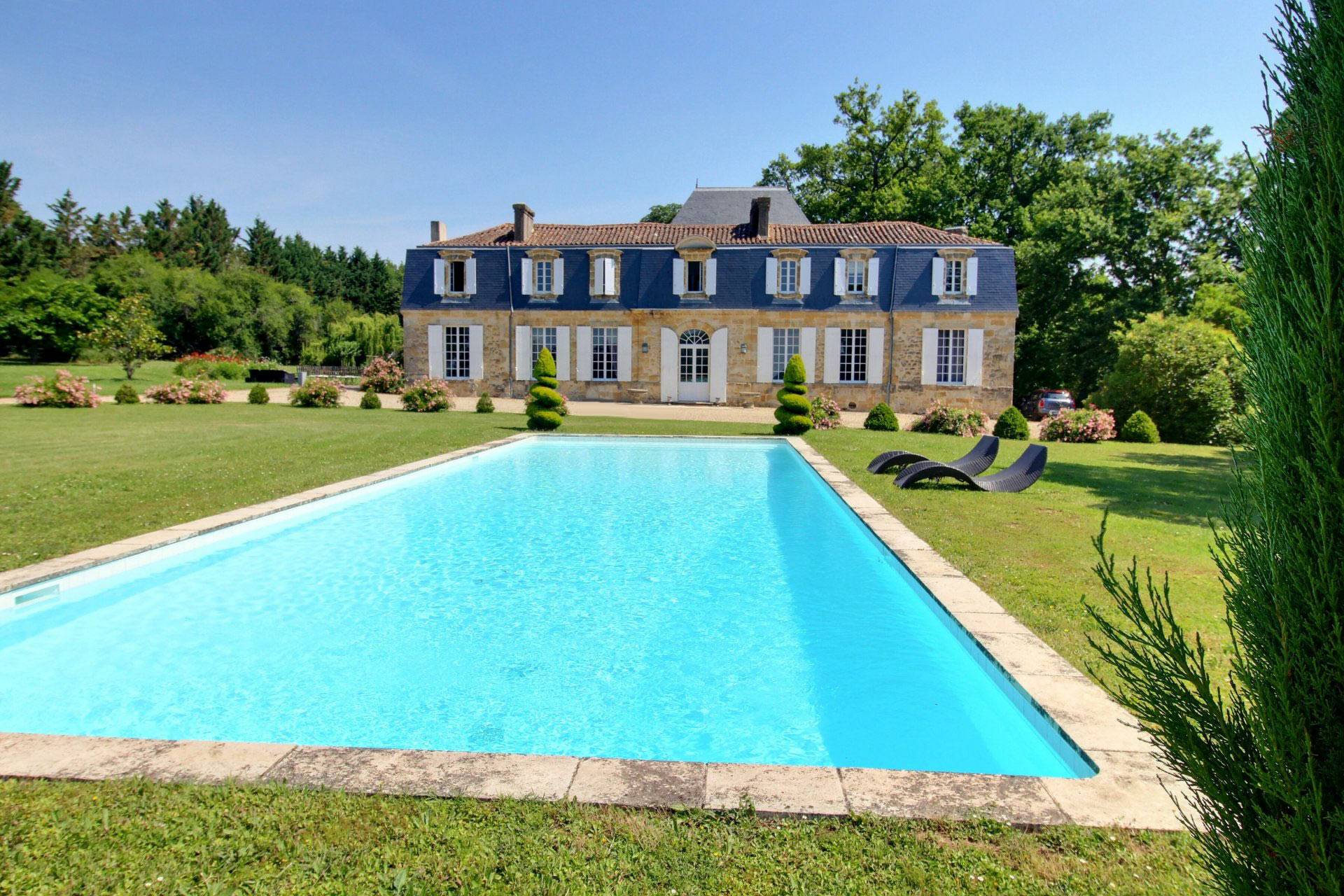 Propriété d'agrément avec piscines maison d'amis écurie et 11 hectares à vendre
