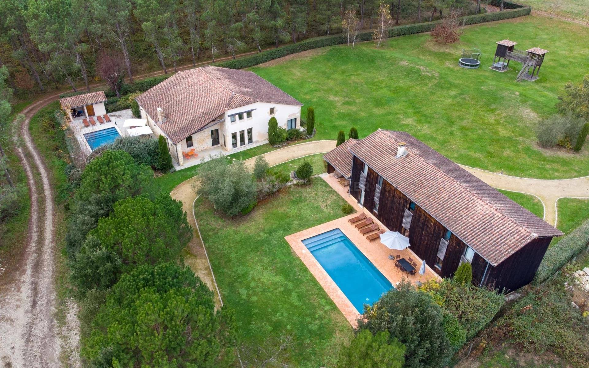 Propriété avec deux charmantes maisons à vendre à 45 minutes de Bordeaux