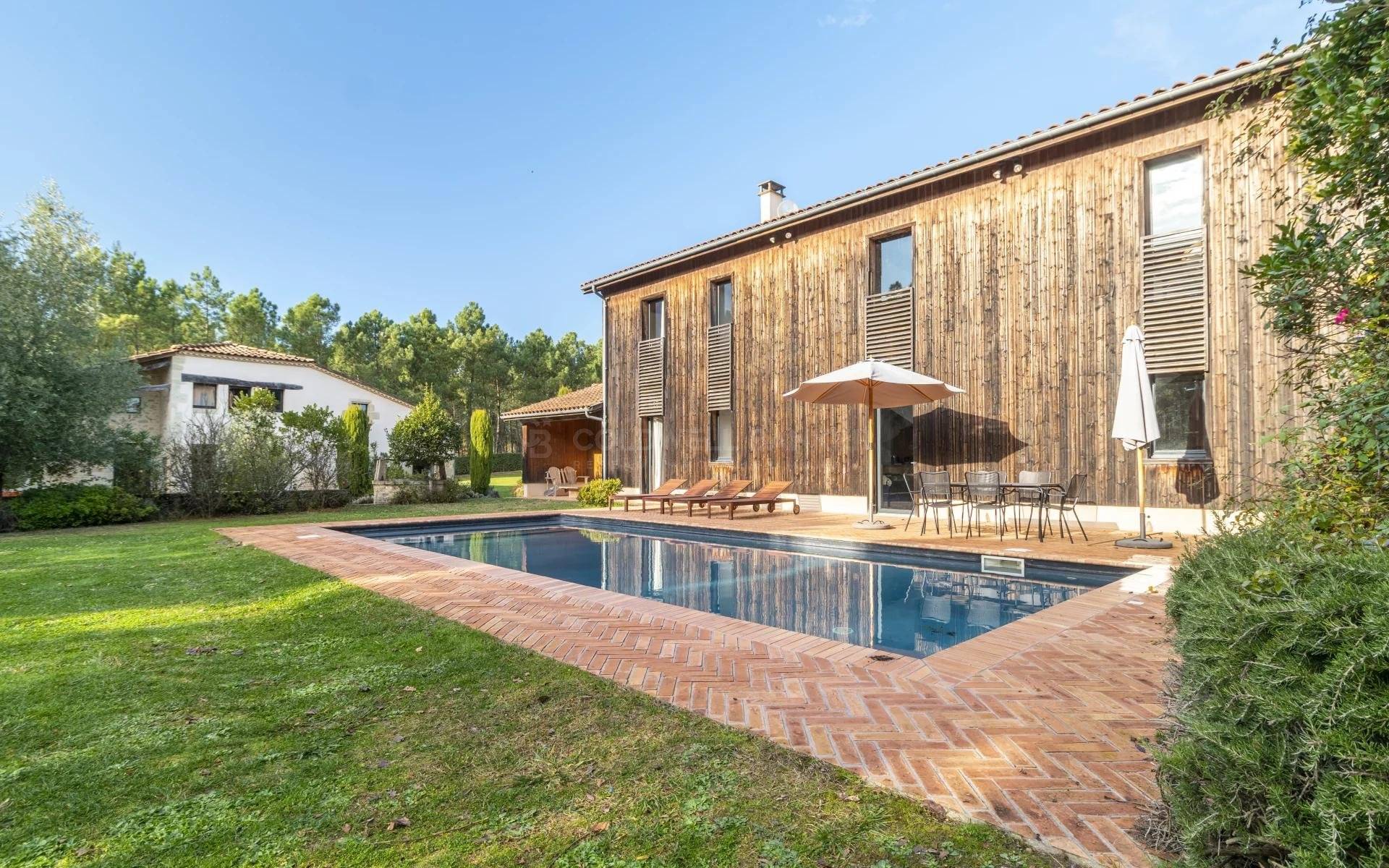 Propriété avec deux charmantes maisons à vendre à 45 minutes de Bordeaux