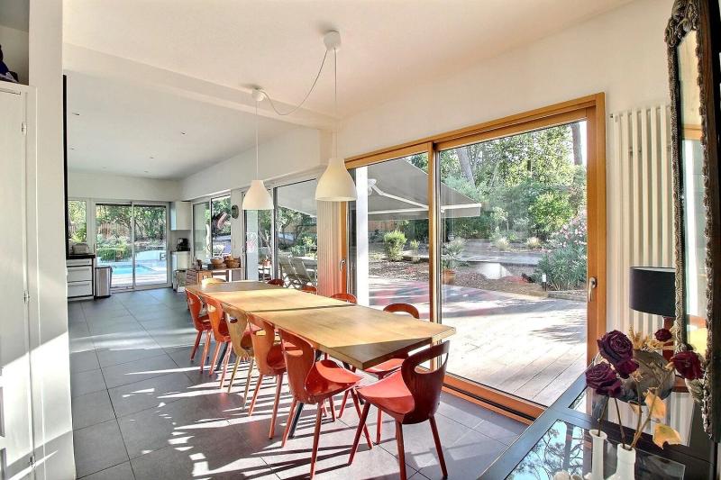 Villa moderne d'exception avec grand terrain et intimité unique Arcachon