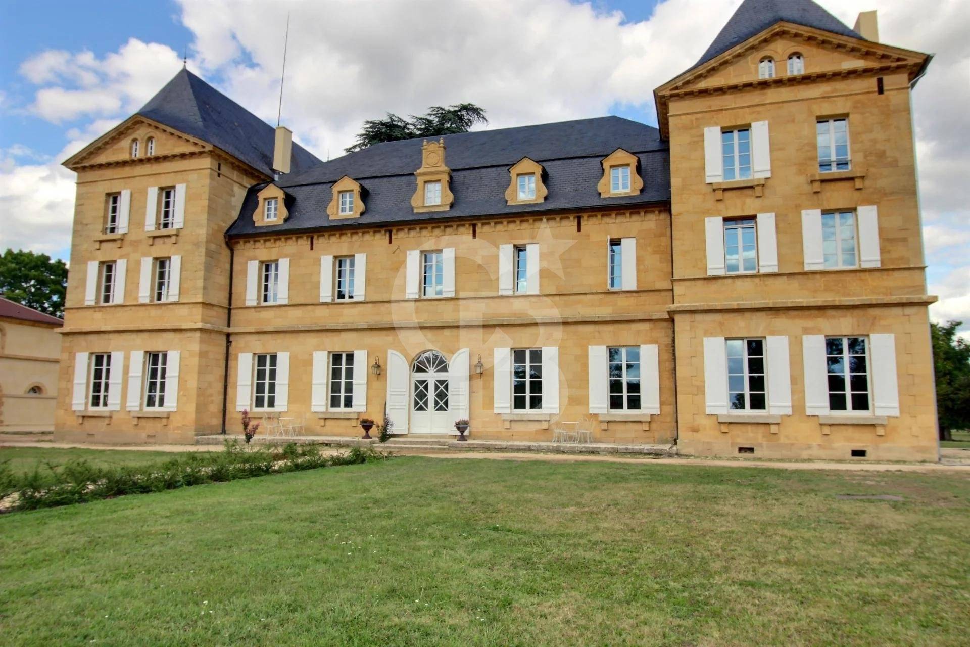 Appartement loft dans un château à vendre en DORDOGNE