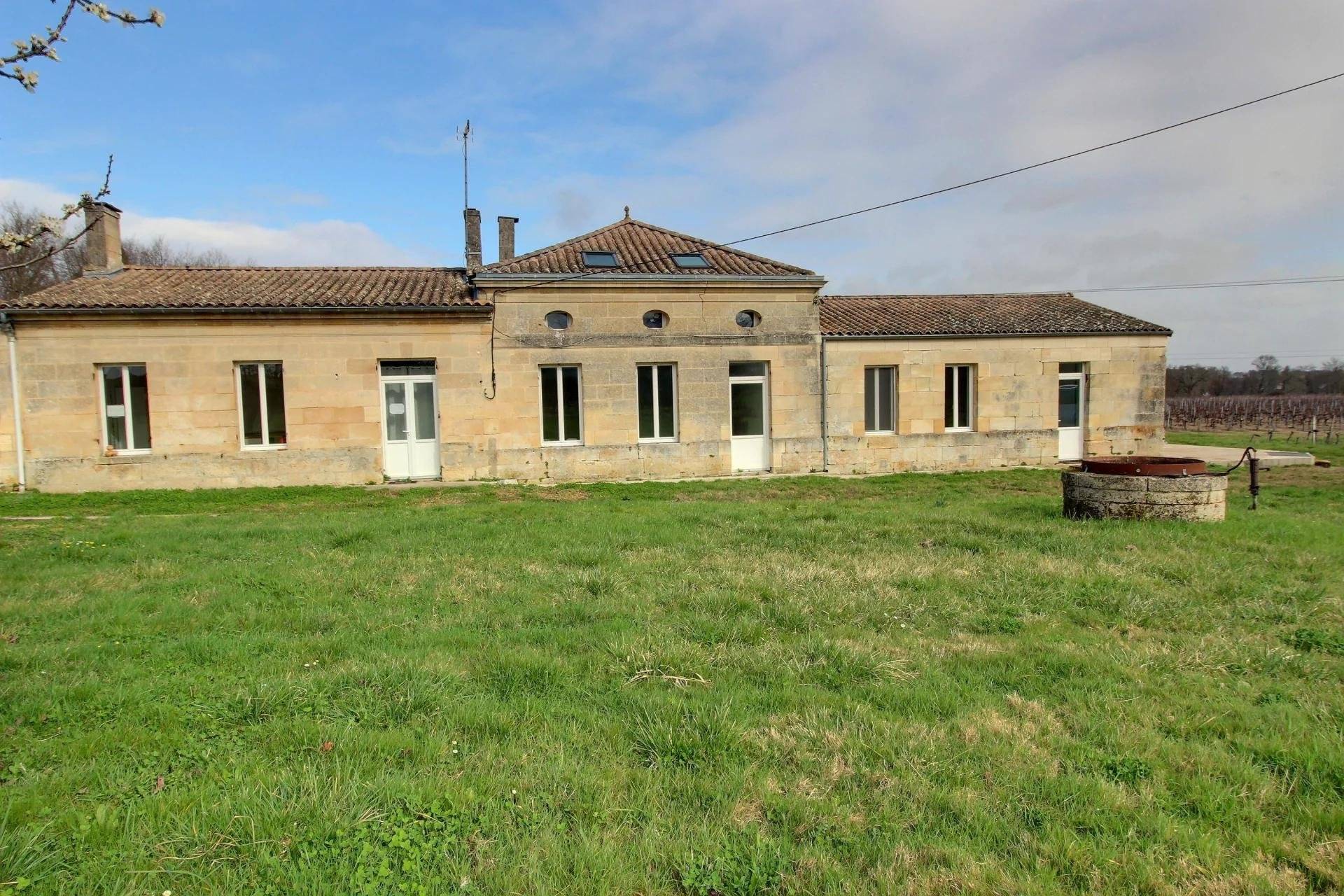 Propriété avec 10 hectares - proche Pugnac