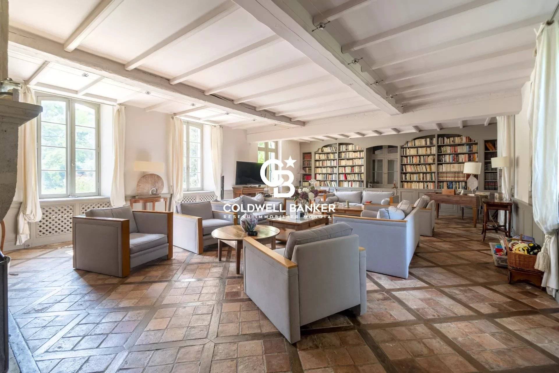 Château à vendre en Gironde au cœur du Médoc dans un écrin de nature