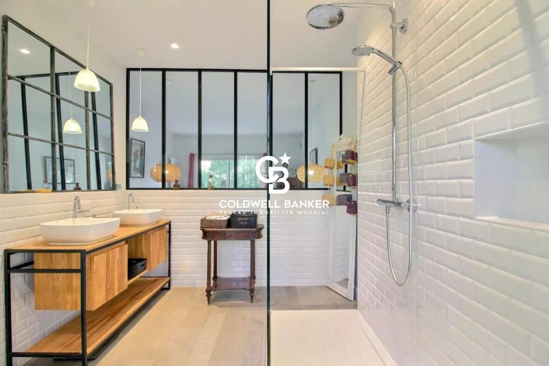 Lumière et volumes près du Moulleau – grande villa rénovée avec piscine et jardin paysagé