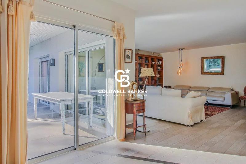 Lumière et volumes près du Moulleau – grande villa rénovée avec piscine et jardin paysagé