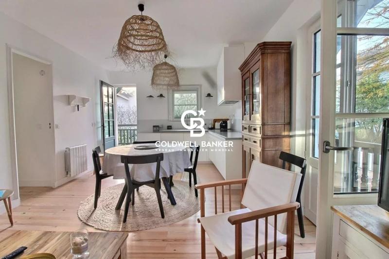 Propriété familiale d’exception en seconde ligne à Pereire