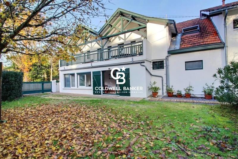 Propriété familiale d’exception en seconde ligne à Pereire