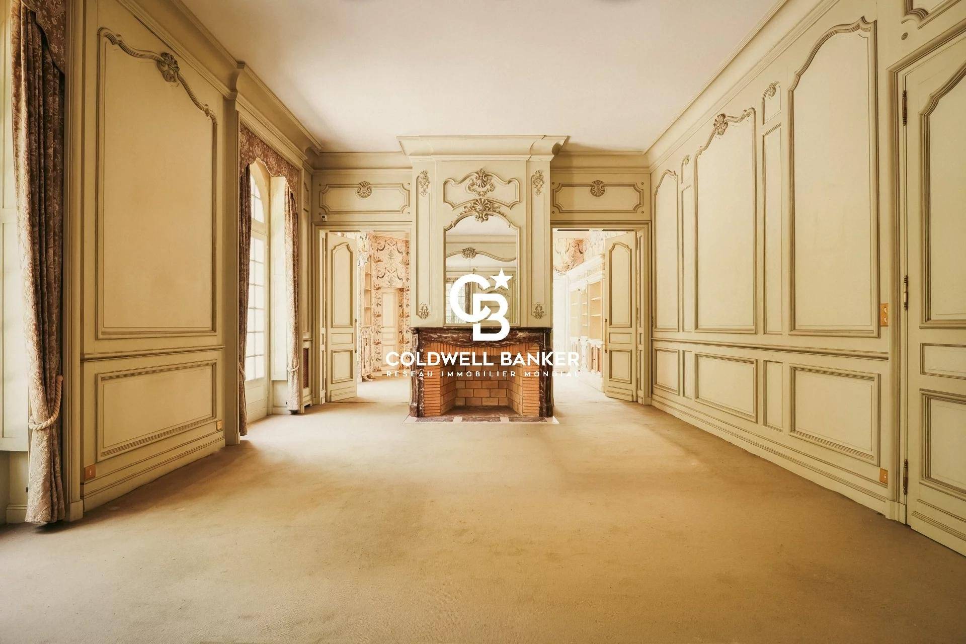 Chartreuse du XIXème siècle avec dépendances et parc 1,4 hectares - Mérignac