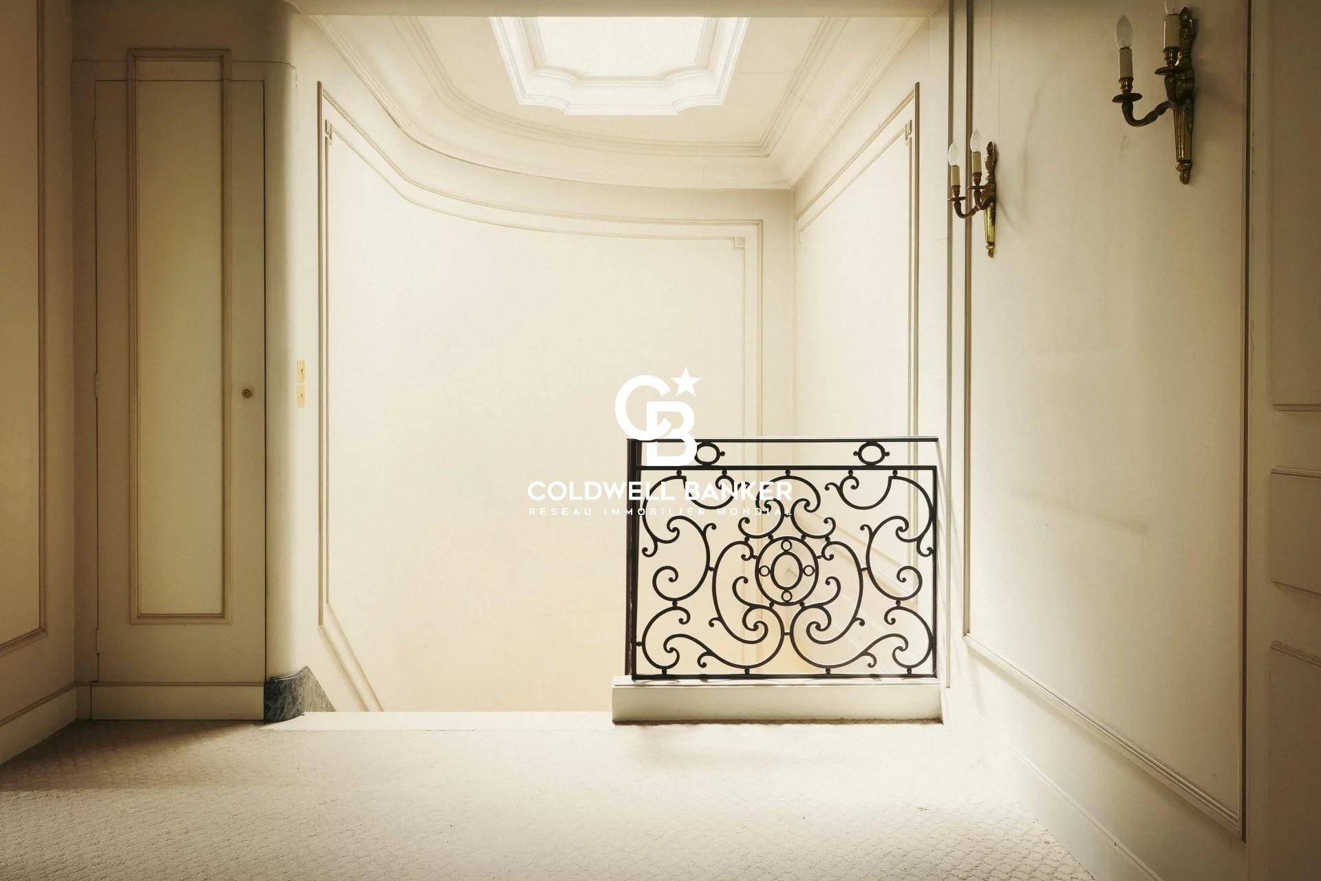 Chartreuse du XIXème siècle avec dépendances et parc 1,4 hectares - Mérignac