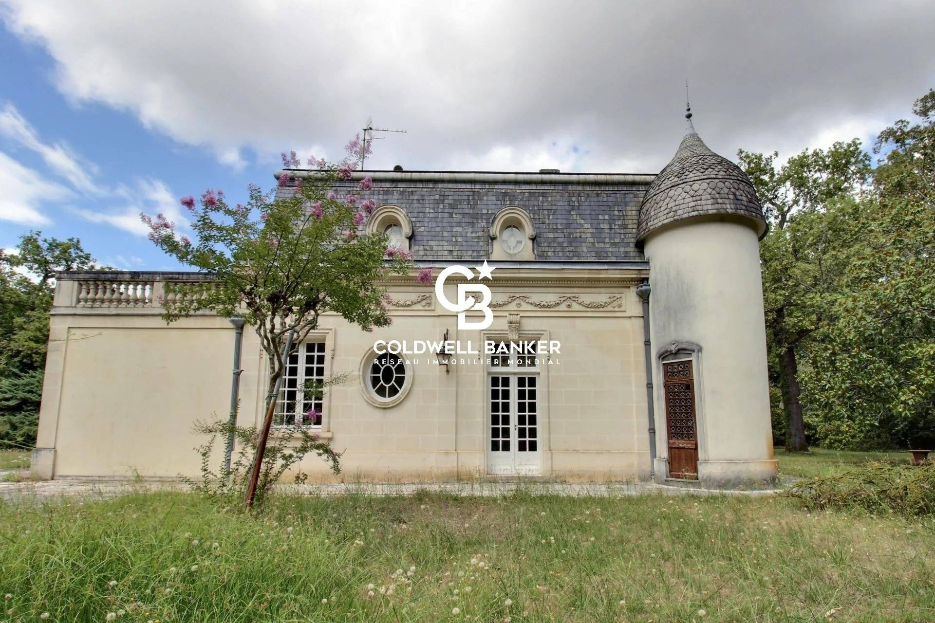 Chartreuse du XIXème siècle avec dépendances et parc 1,4 hectares - Mérignac