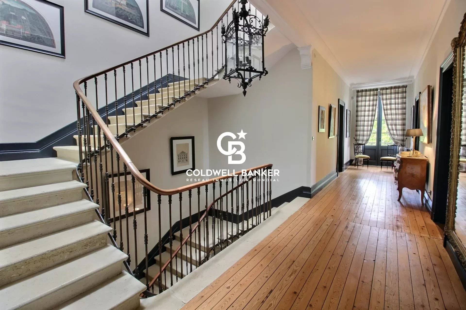 Belle demeure du XIXe siècle avec 2 maisons à 45 minutes de Bordeaux