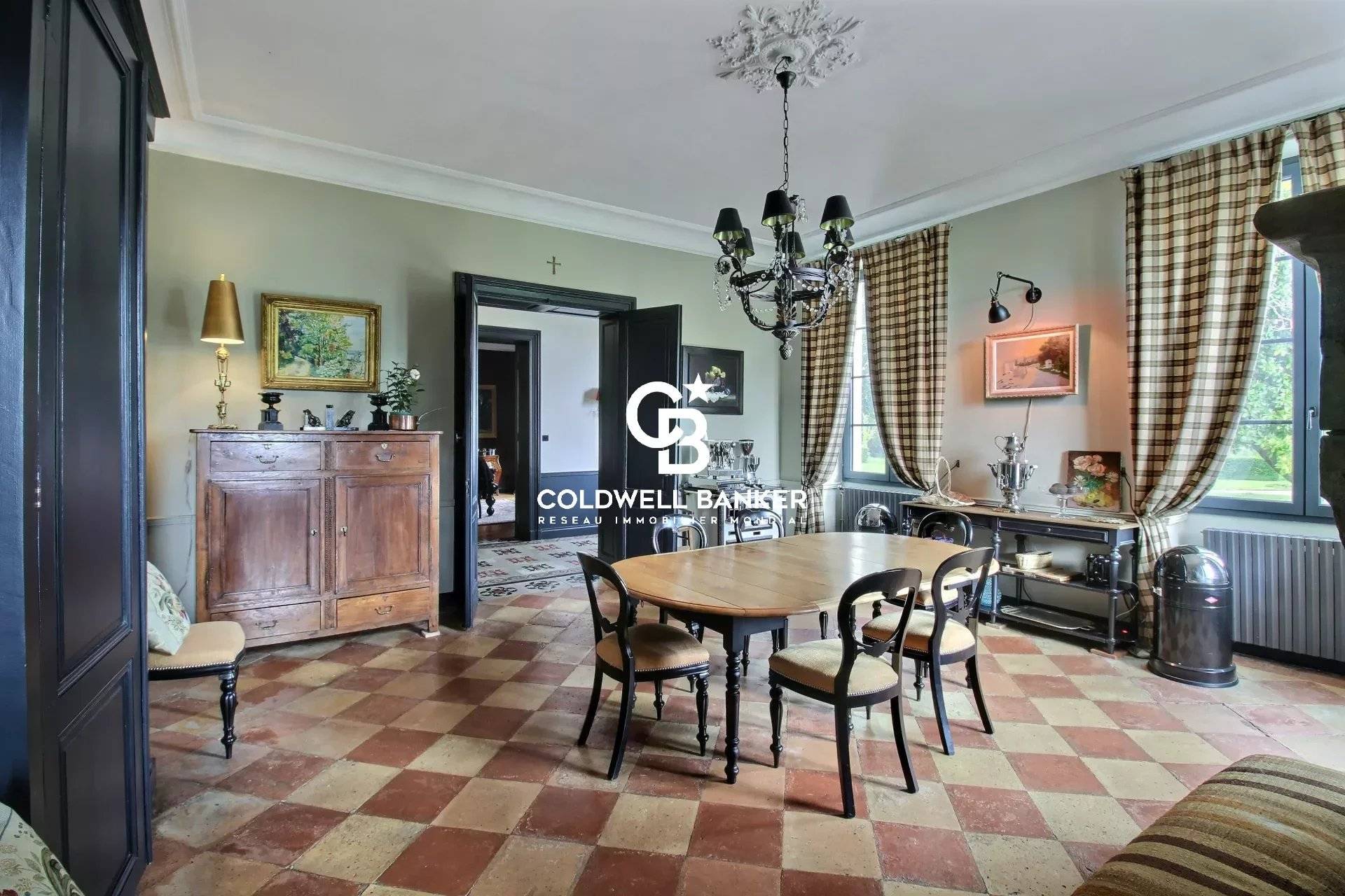 Belle demeure du XIXe siècle avec 2 maisons à 45 minutes de Bordeaux