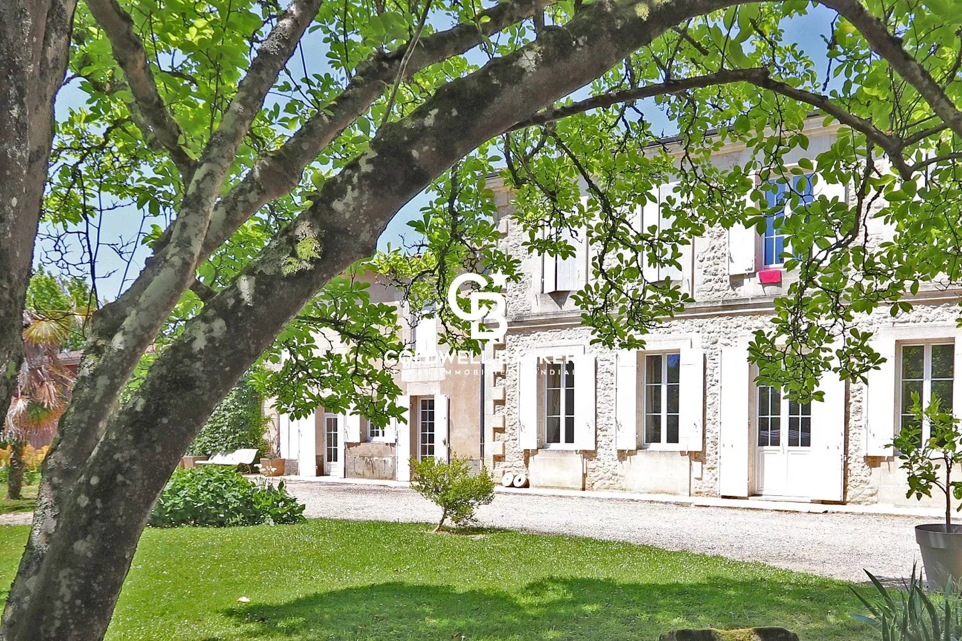 Propriété viticole avec maison de maître à vendre dans le bordelais