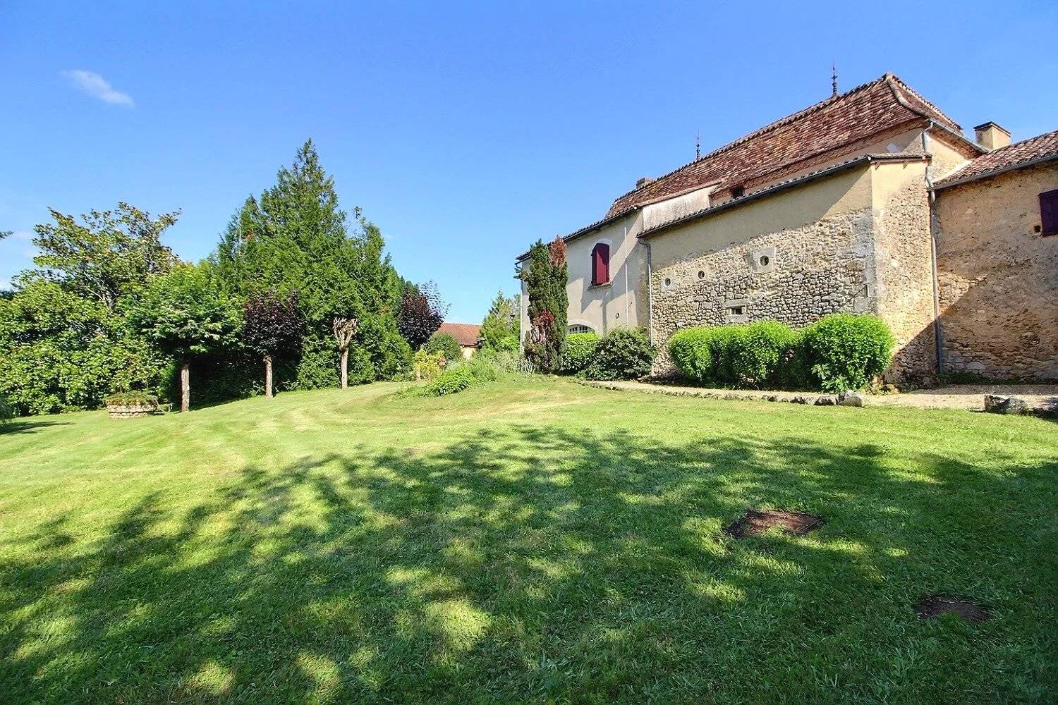 Maison en pierre avec vue sur la campagne - Proche Bergerac