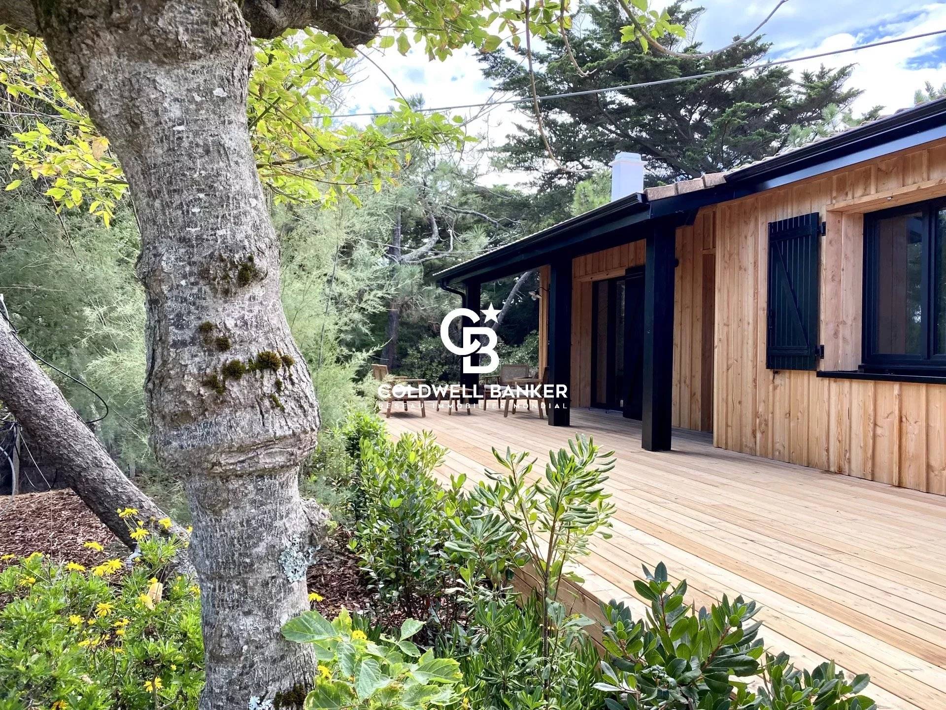 Villa rénovée avec un accès direct au chemin côtier à vendre Cap-Ferret