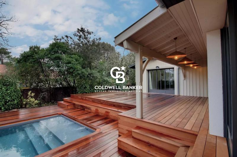 Élégance et raffinement au Pyla, villa de prestige avec piscine et terrasses panoramiques