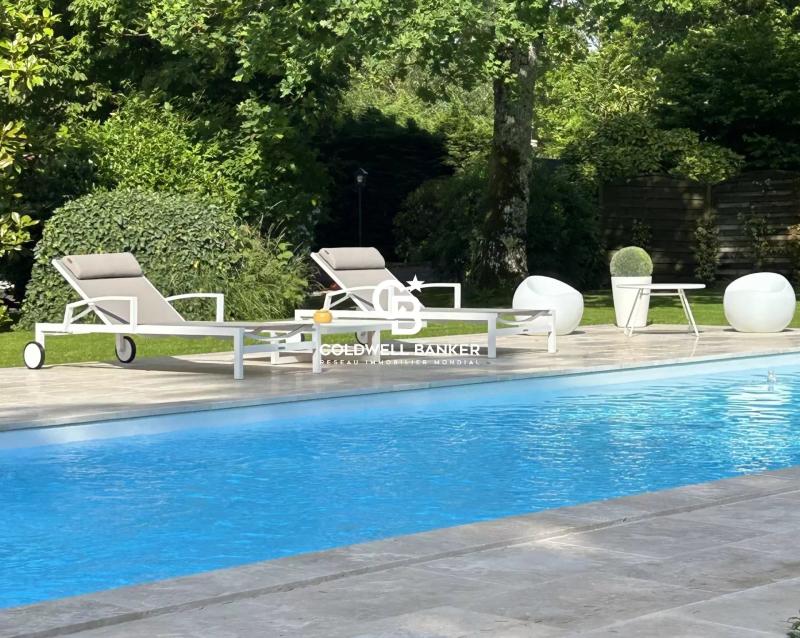 Somptueuse demeure en pierre avec parc et piscine Proche Bordeaux