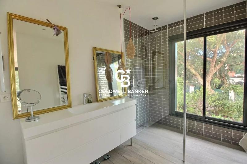 Villa d’exception à Hossegor, lumière, espace et sérénité entre lac et océan