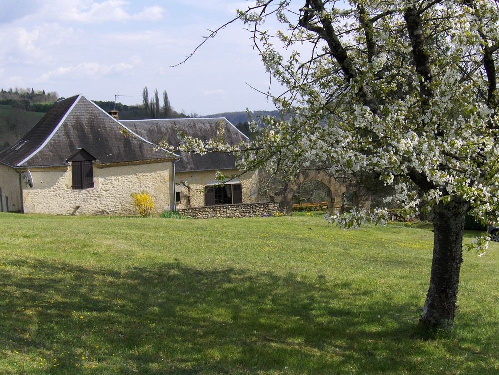 PROPRIETE A VENDRE AVEC GRAND TERRAIN